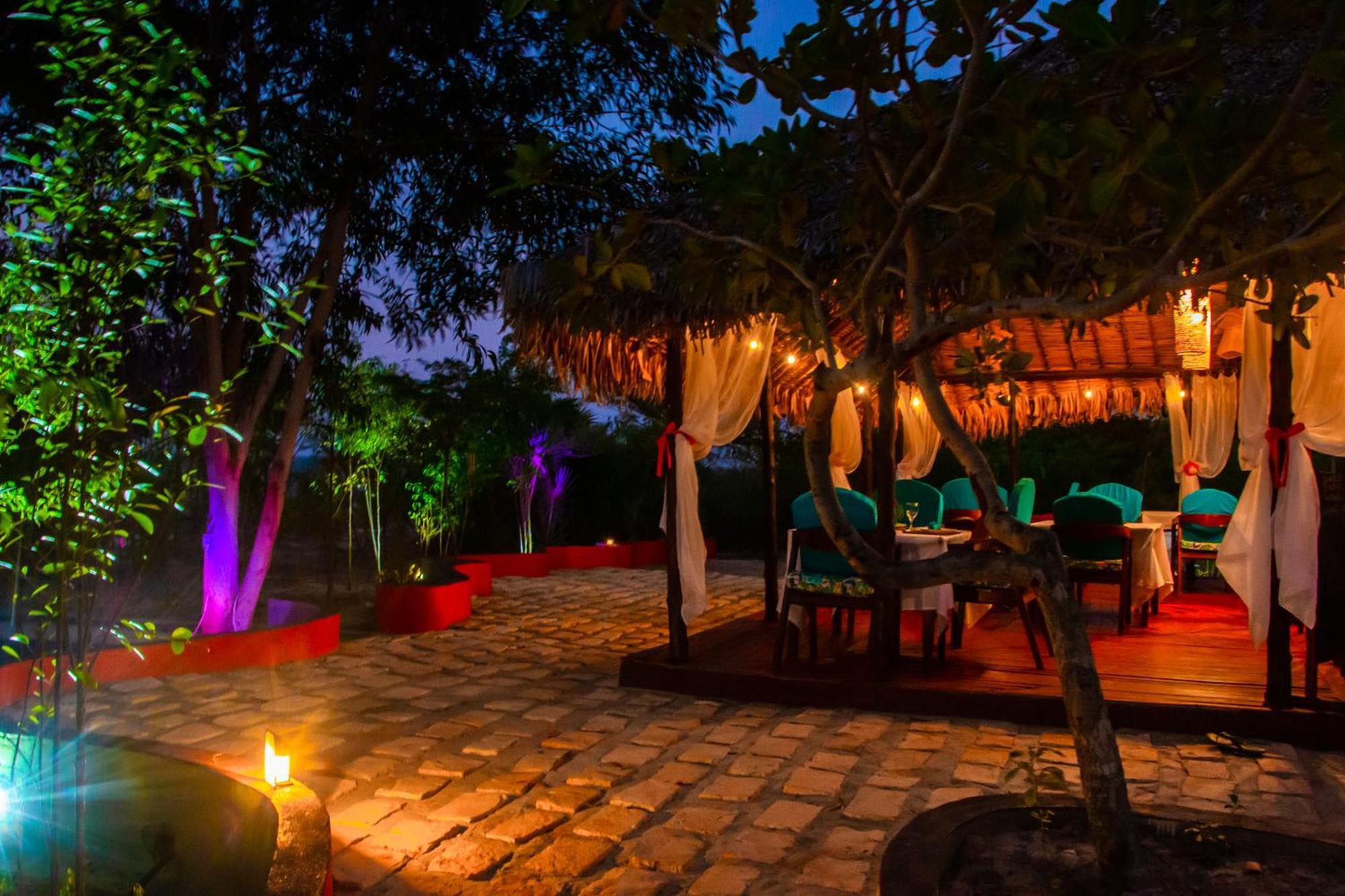 Ampazony Oasis Lodge Mahajanga Exterior foto