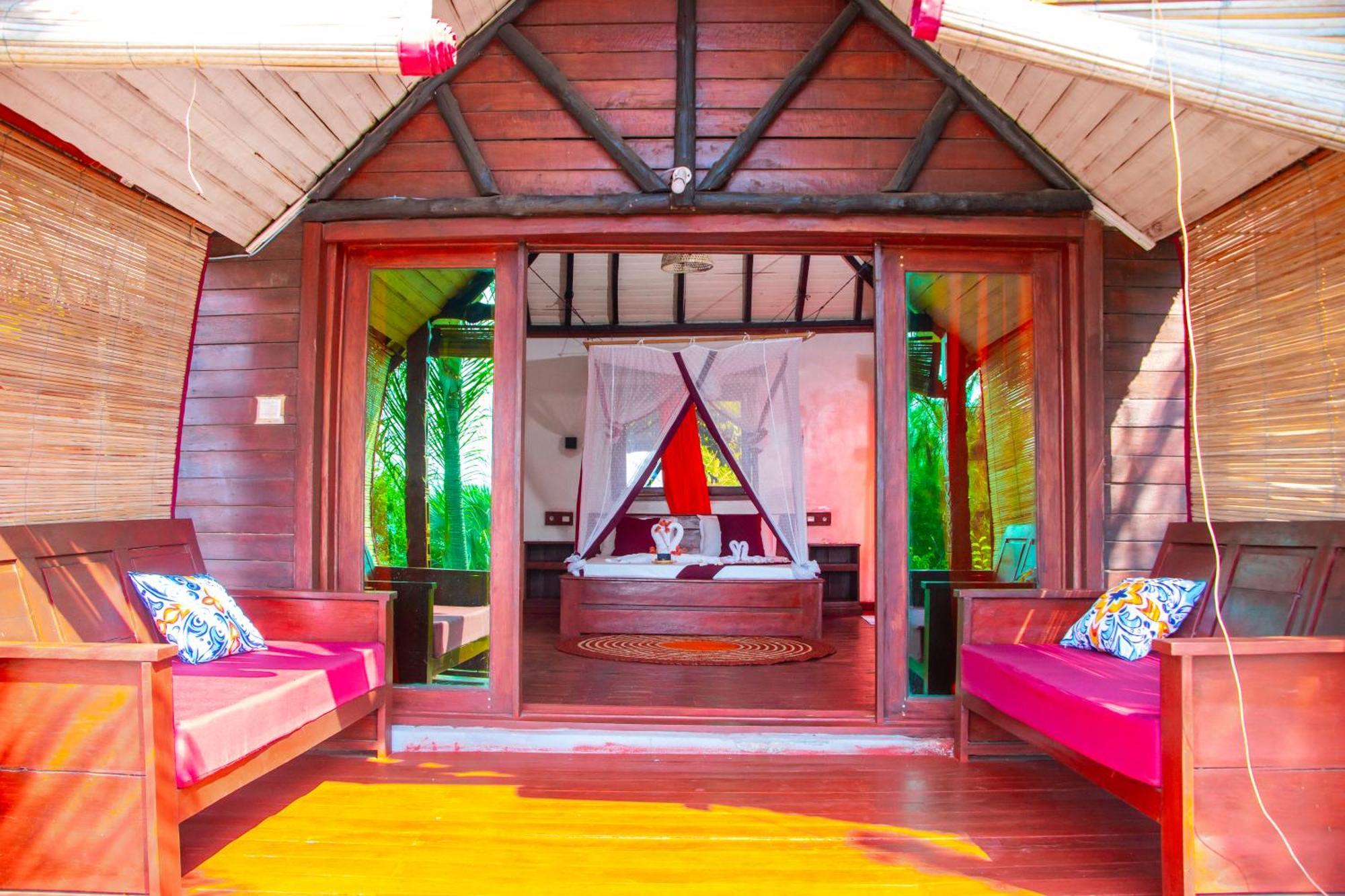 Ampazony Oasis Lodge Mahajanga Exterior foto